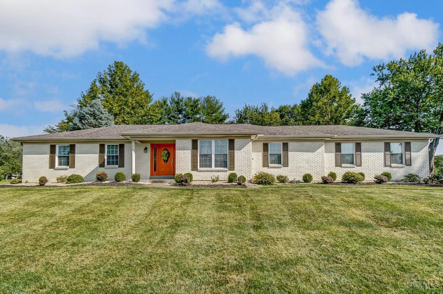 Photo of 8222 Lakeshore Drive