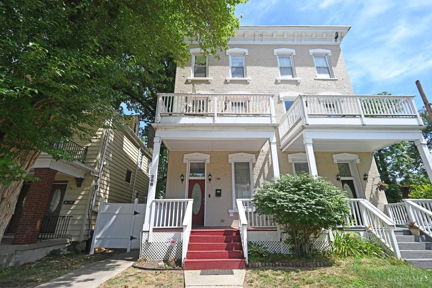 208 Oak Street, Cincinnati, OH 45219