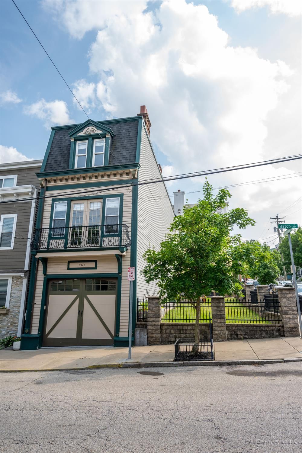961 Hatch Street, Cincinnati, OH 45202