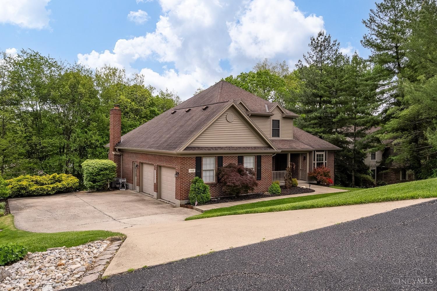 938 Martini Dr Rd, Delhi Twp, OH 45233