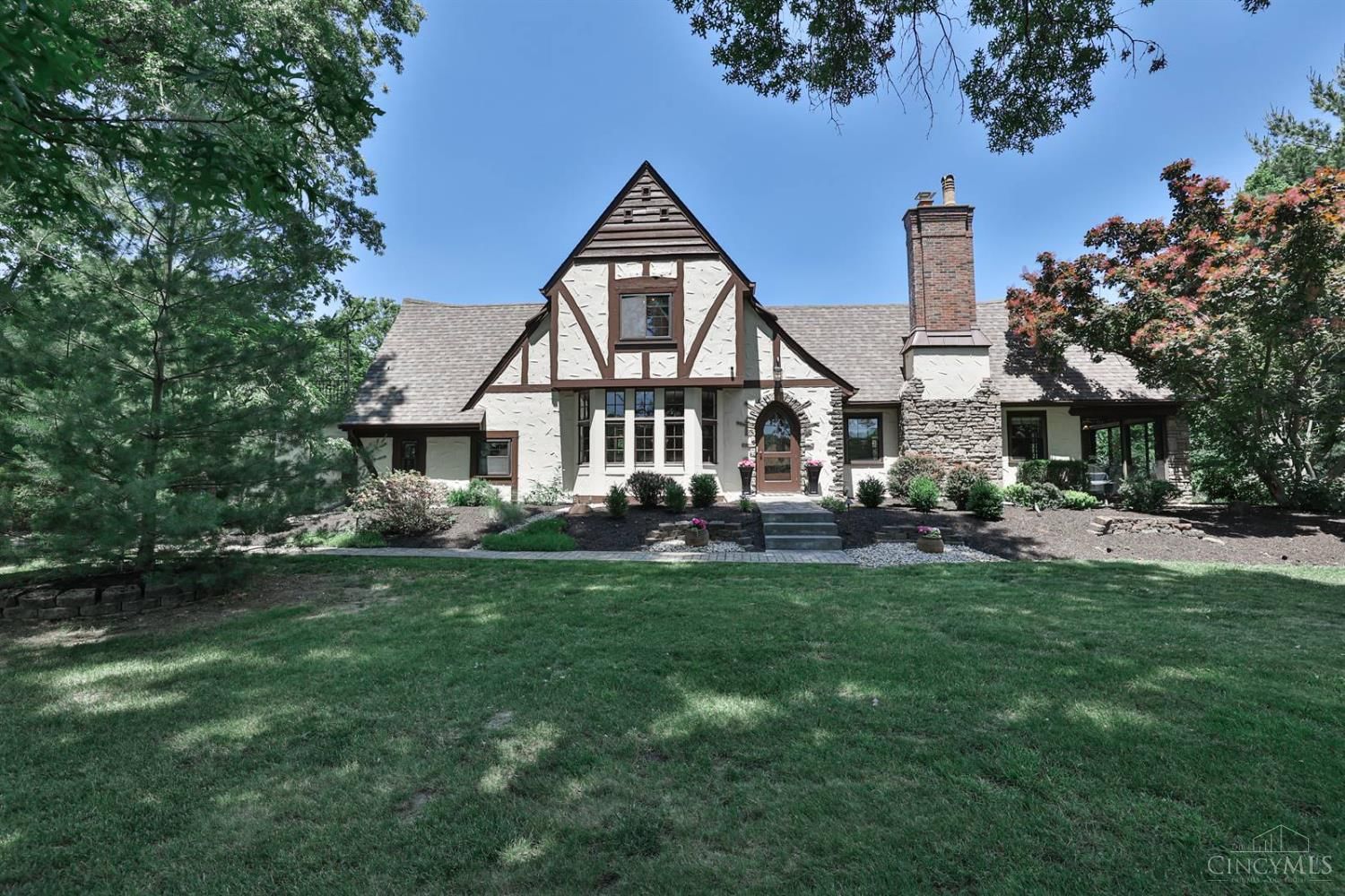 2896 Galbraith Road, Amberley, OH 45237