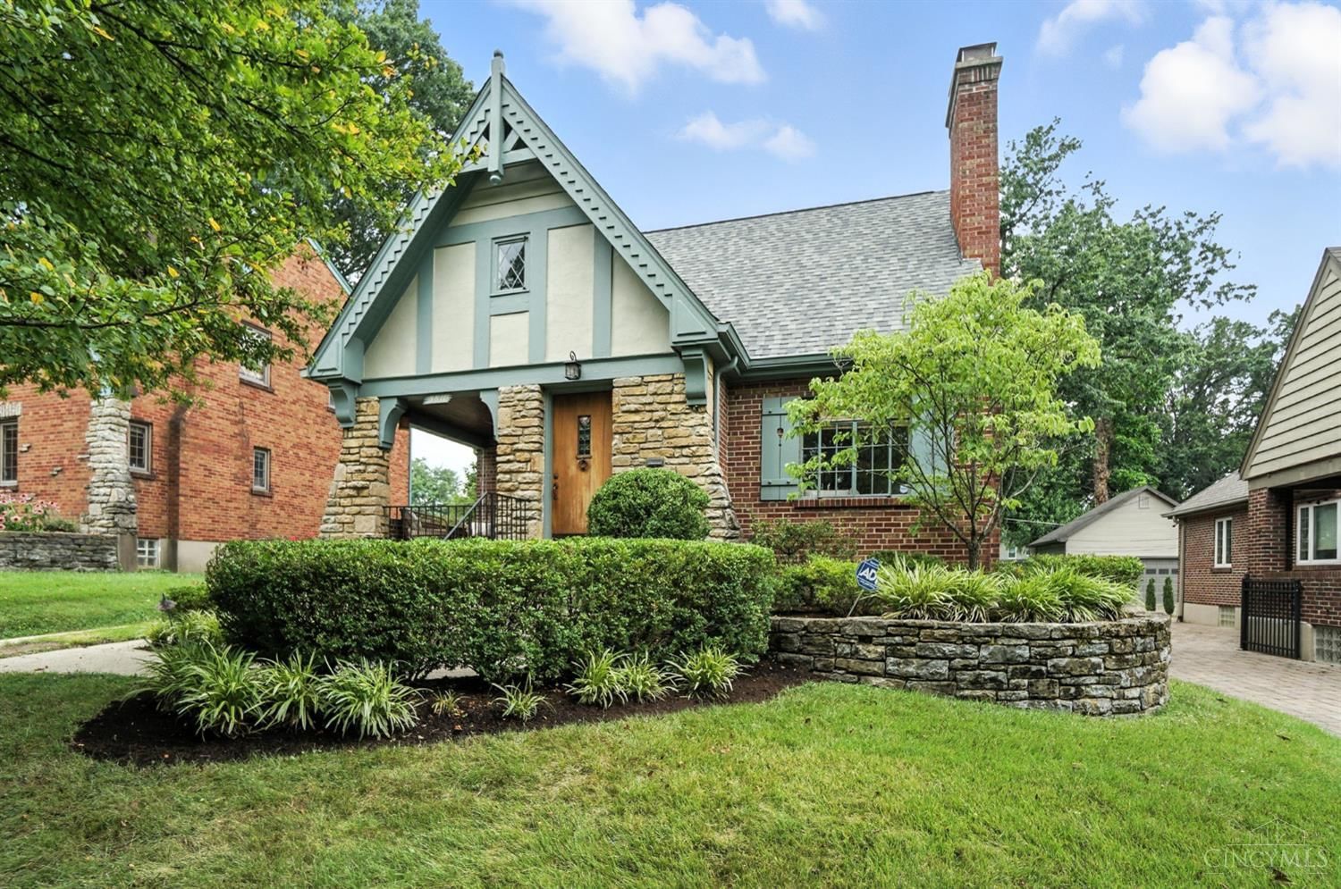 3811 Drakewood Drive, Cincinnati, OH 45208