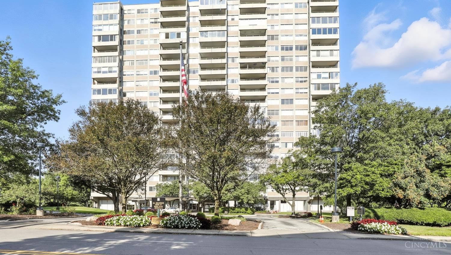 2324 Madison Road, Cincinnati, OH 45208