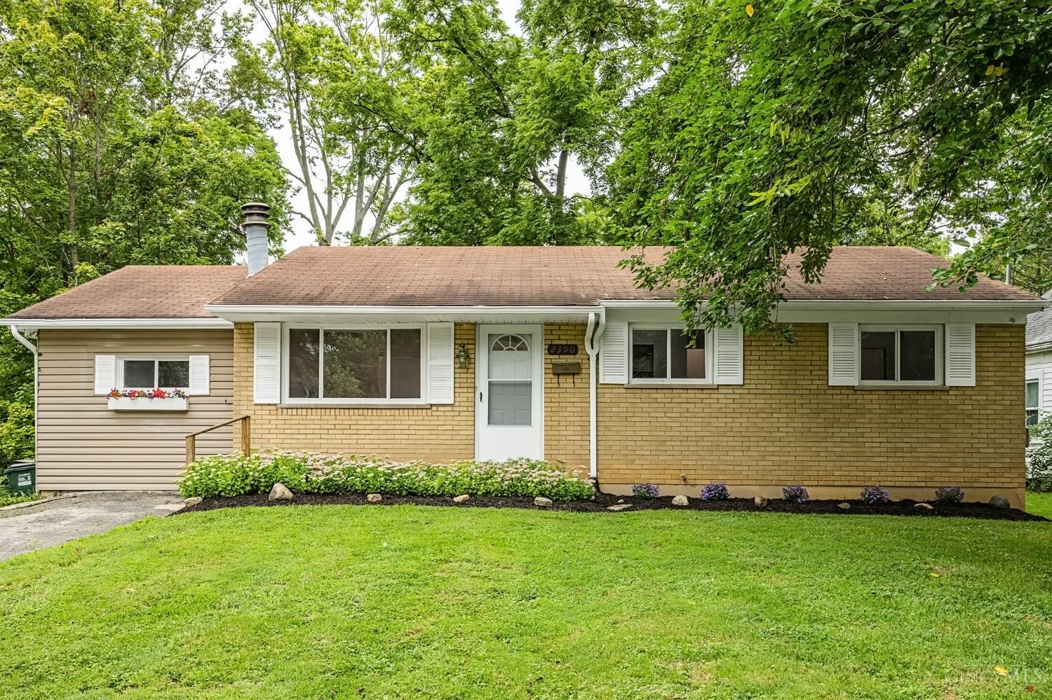 Photo of 2390 Golf Drive
