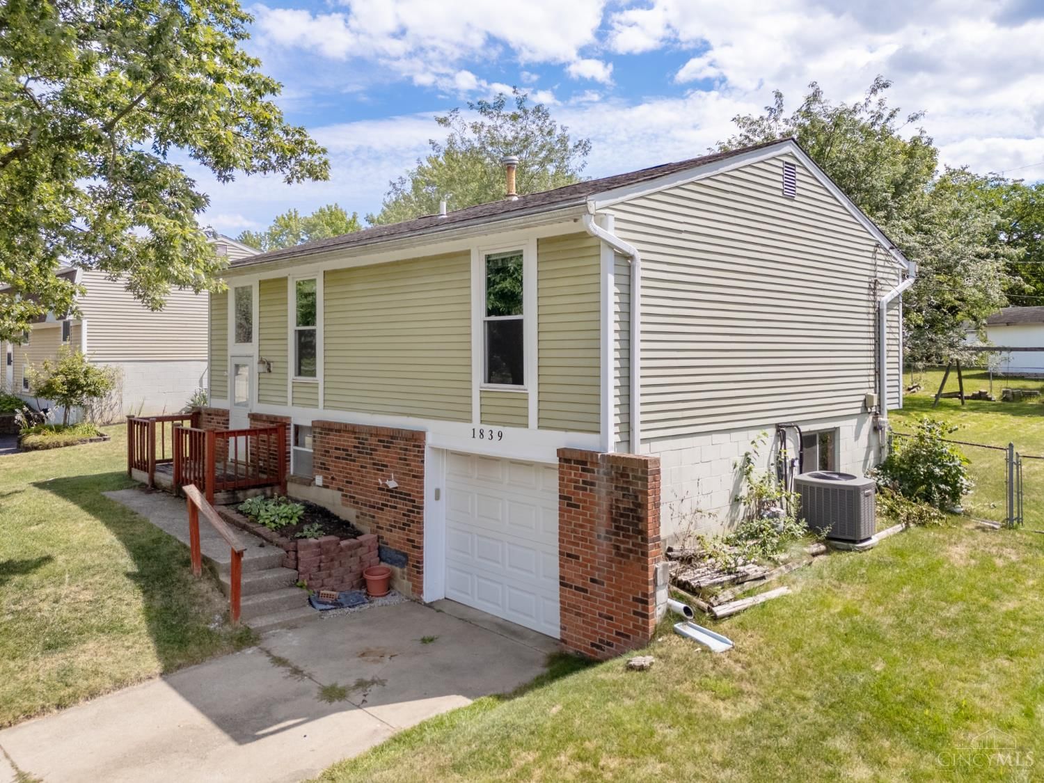 Photo of 1839 Kemper Road
