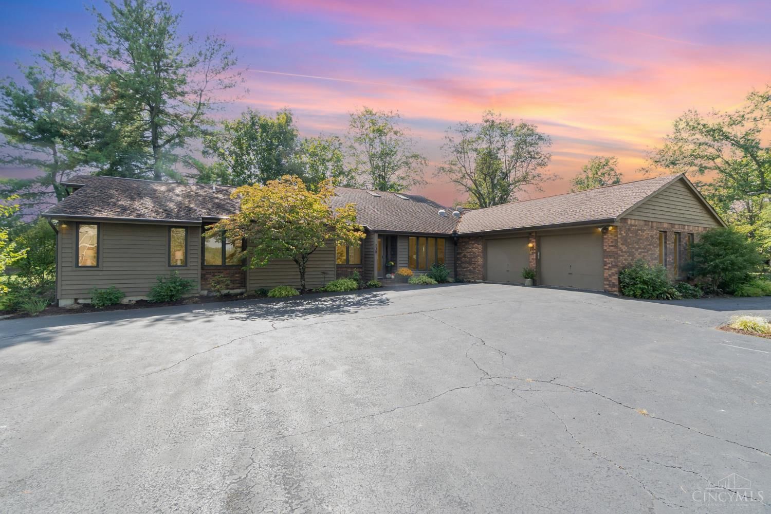 738 Wards Corner Road, Miami Twp, OH 45140