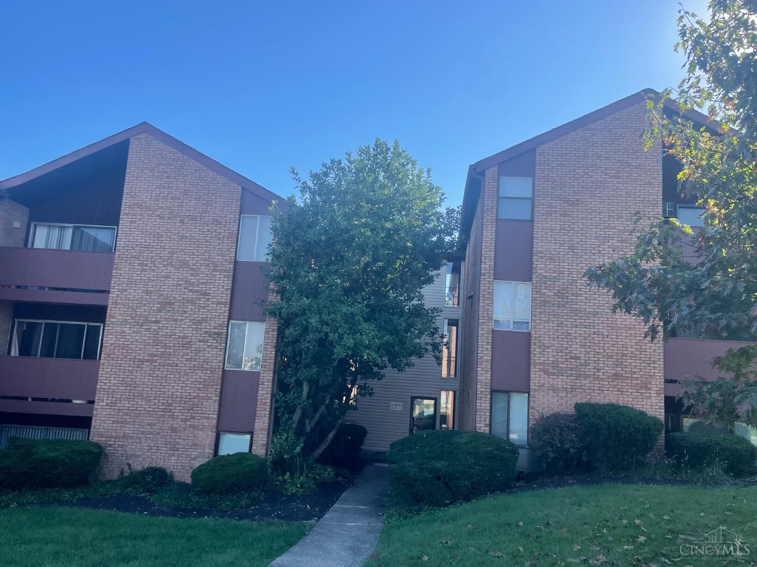 4900 Chalet Drive, St Bernard, OH 45217