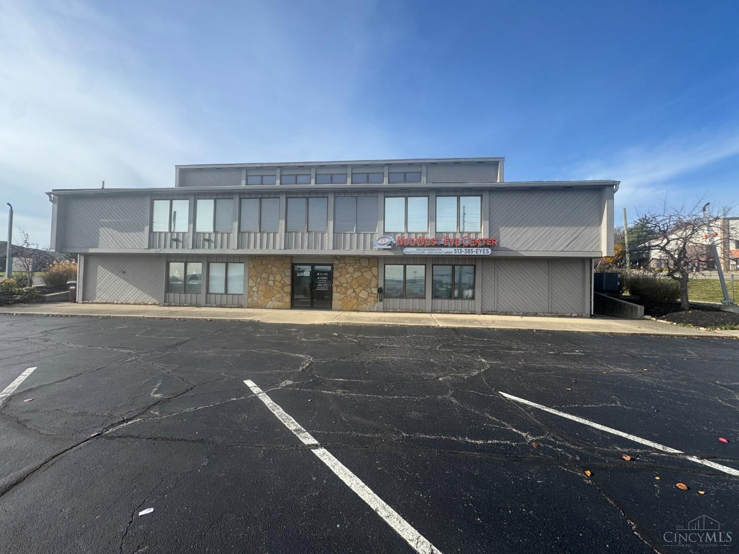 12124 Sheraton Lane, Springdale, OH 45246