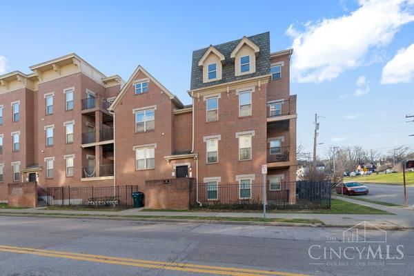 203 University Avenue, Cincinnati, OH 45219