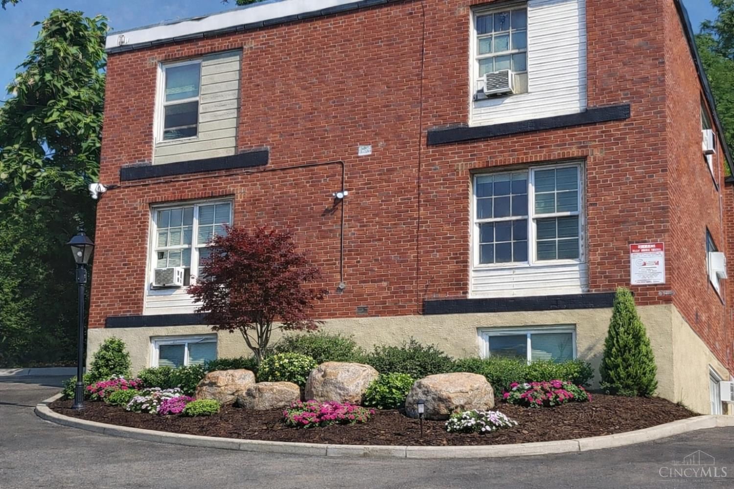 3035 Gilbert Avenue, Cincinnati, OH 45206
