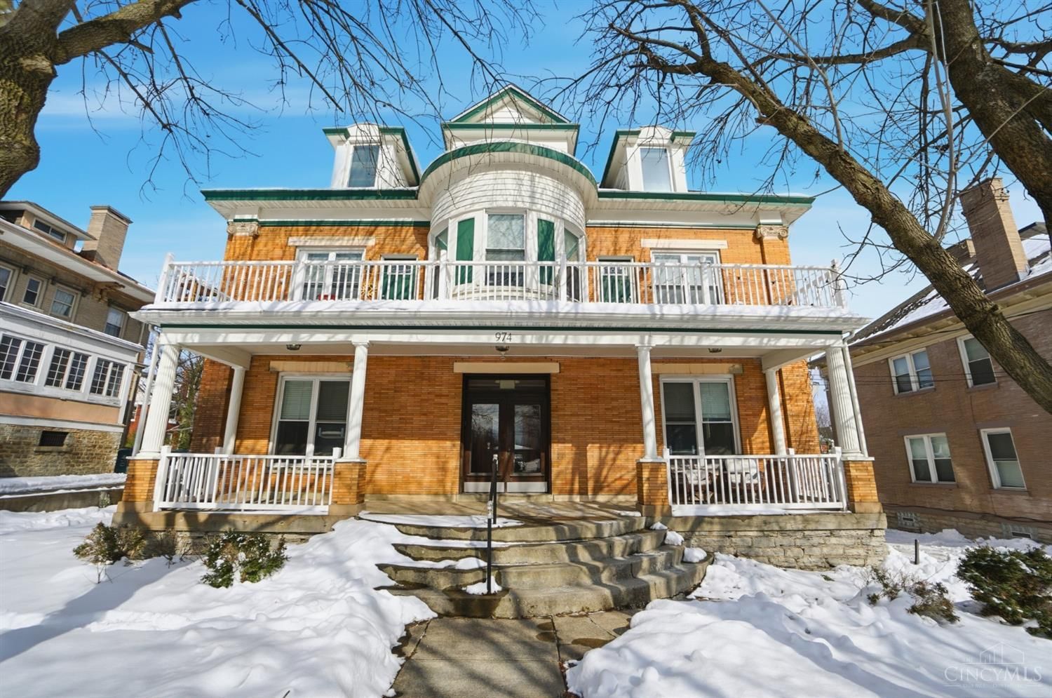 Photo of 980 Dana Avenue