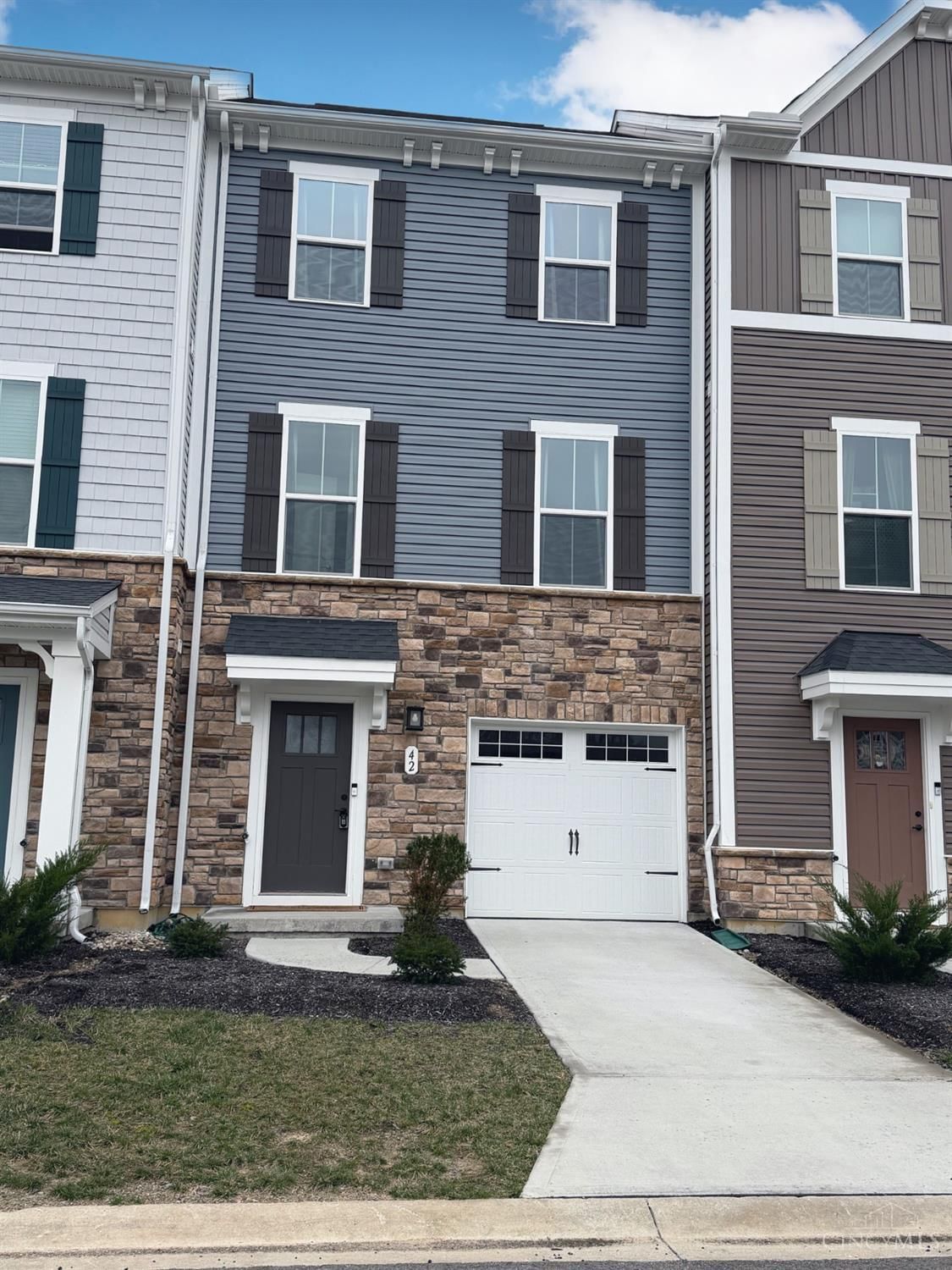 42 Wentworth Lane, Deer Park, OH 45236