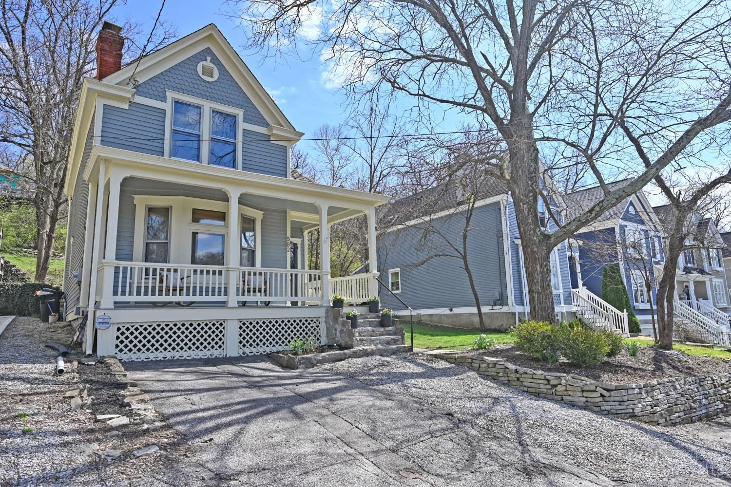 Photo of 582 Empress Avenue