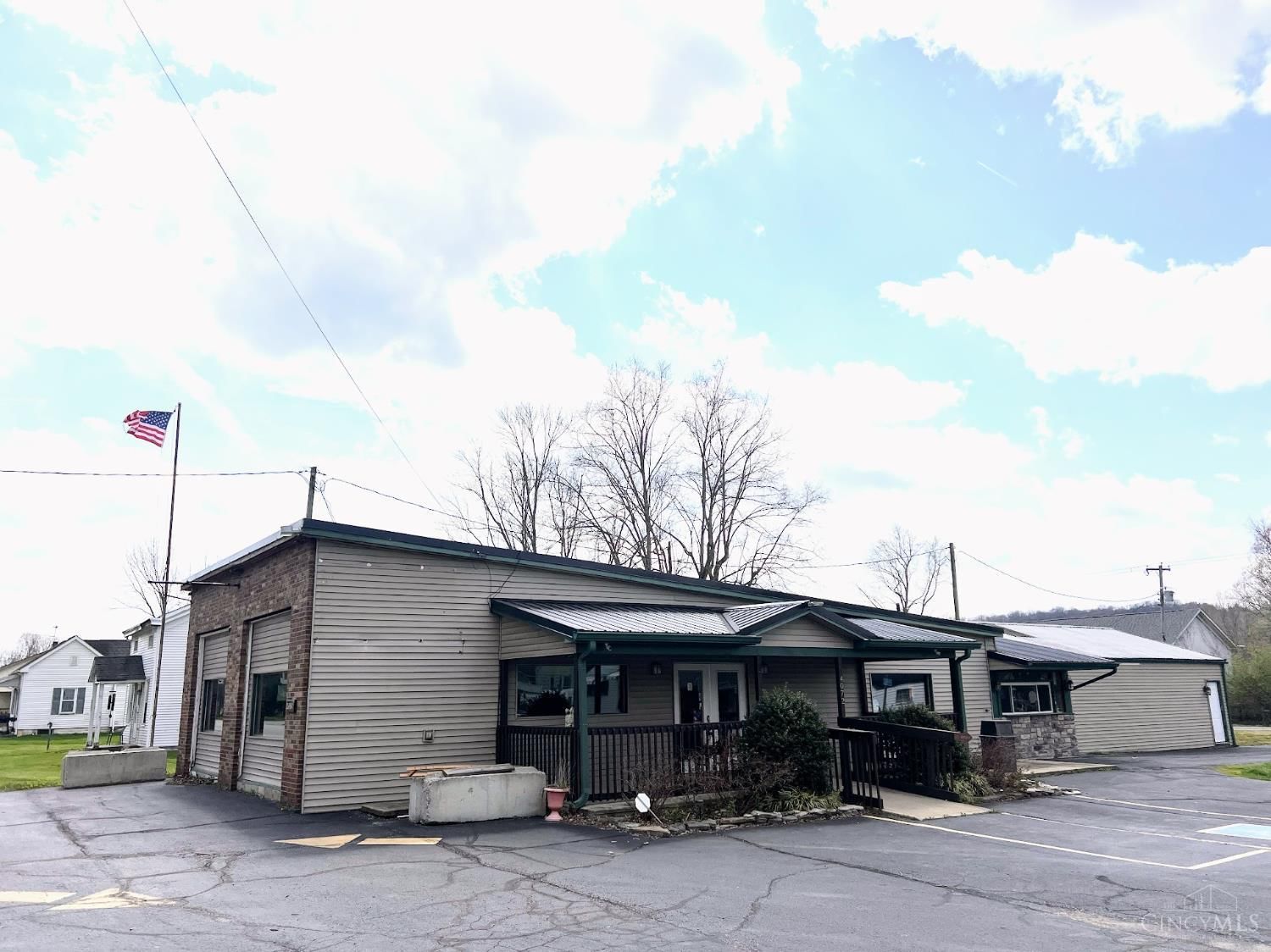 4072 US 52, New Trenton, IN 47016