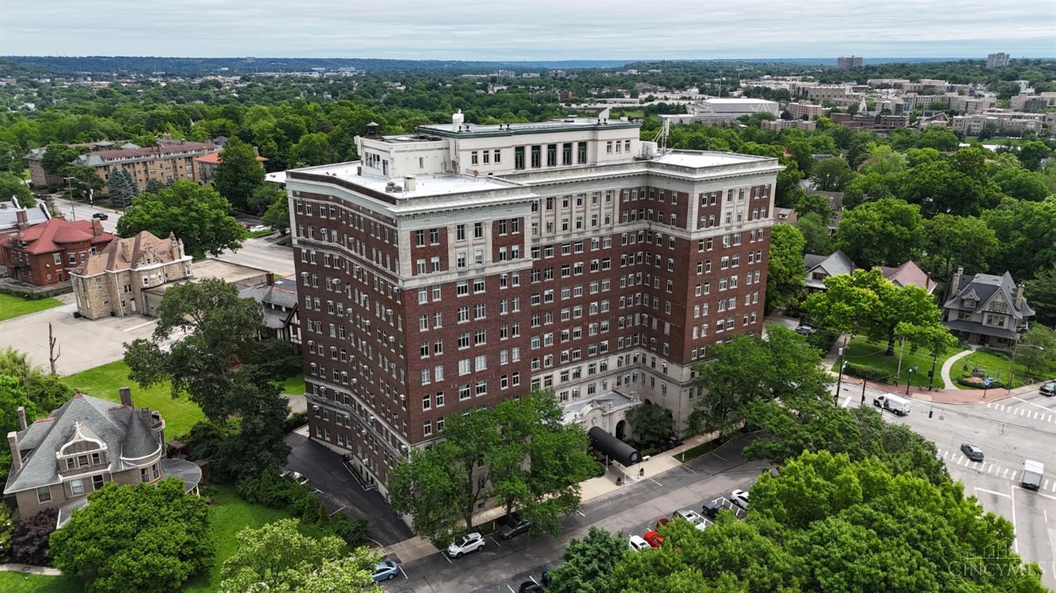 3900 Rose Hill Avenue, Cincinnati, OH 45229