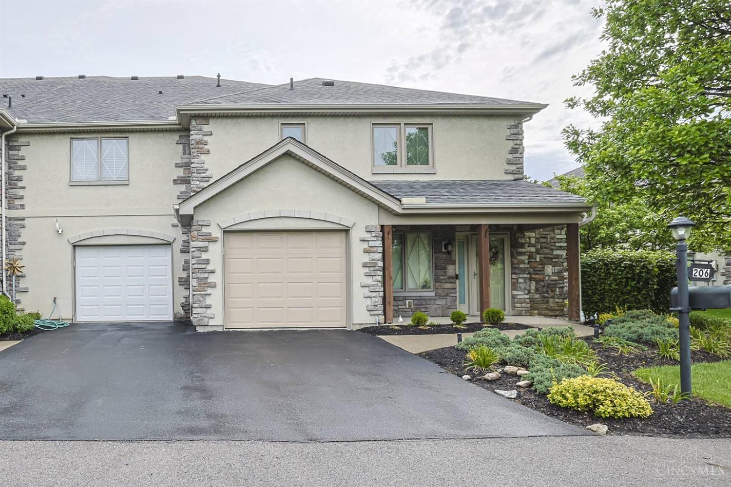 206 Edinburgh Lane, Springdale, OH 45246