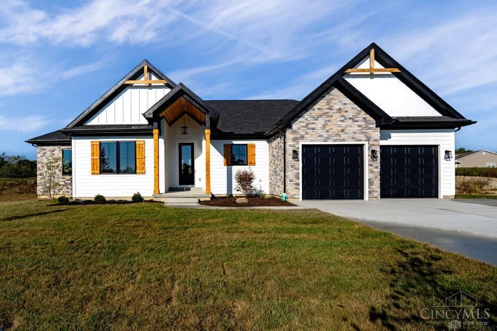 755 Lake Bluff Court, Lebanon, OH 45036