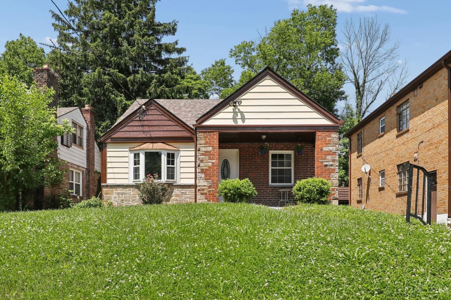 2652 Cedarbrook Drive, Golf Manor, OH 45237