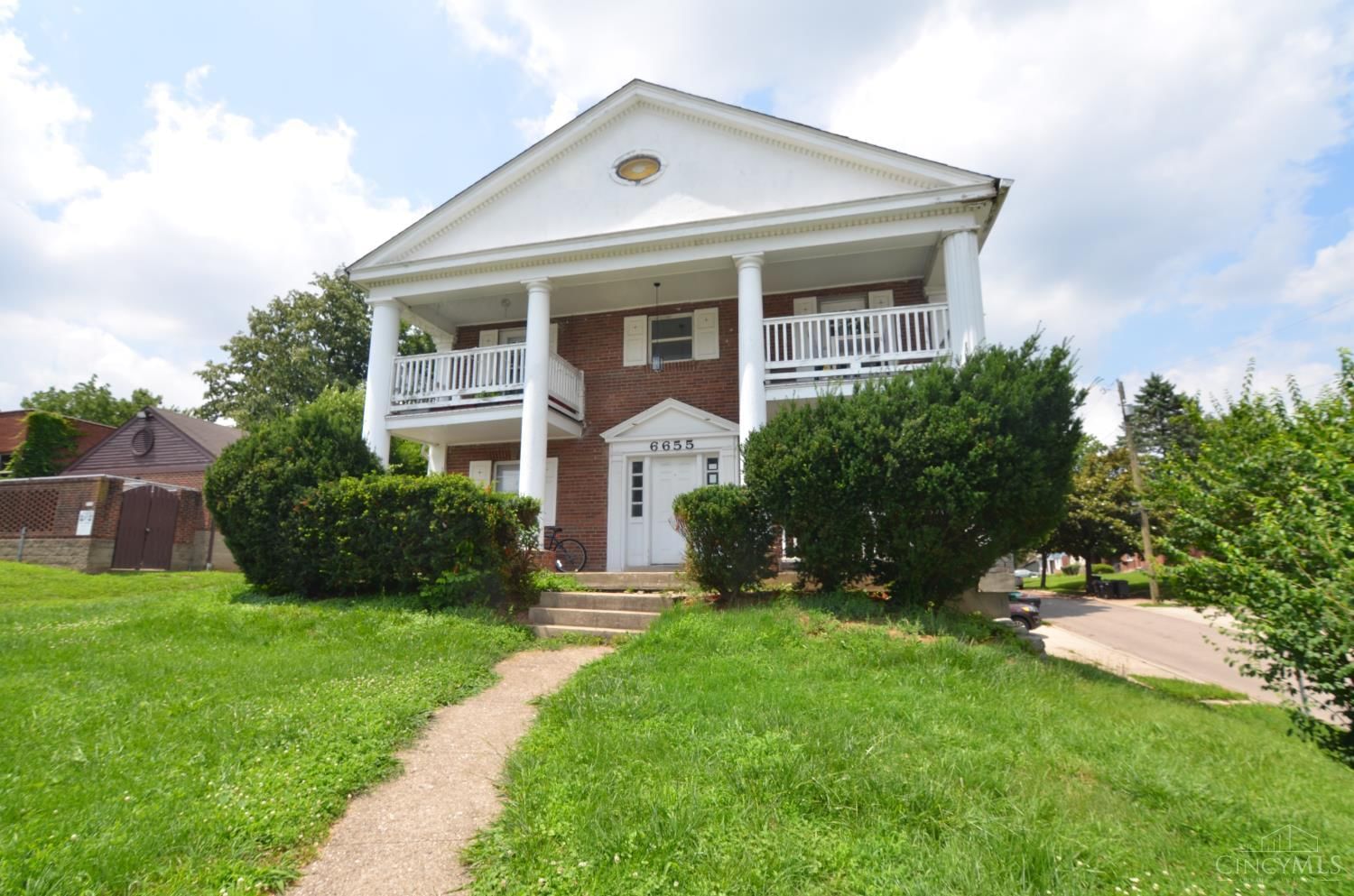 6655 Montgomery Road, Cincinnati, OH 45213