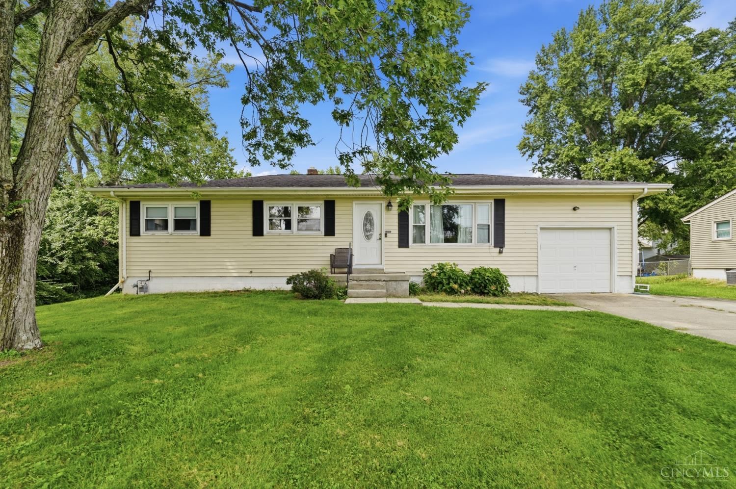 587 Main Street, Monroe, OH 45050