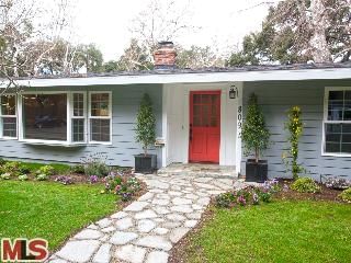 THORNHILL photo 1