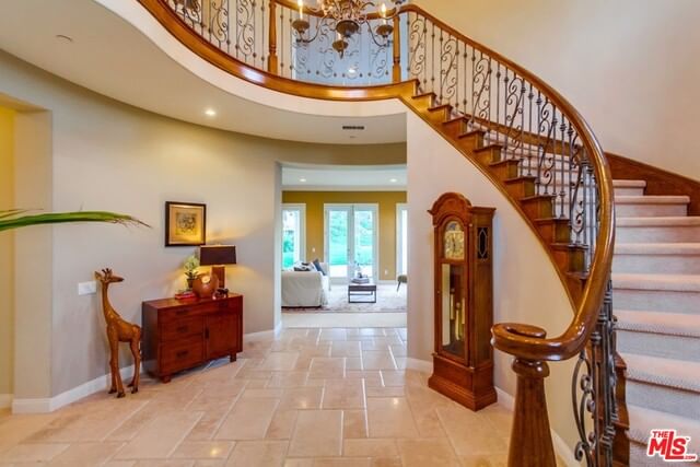 MONT CALABASAS photo 5
