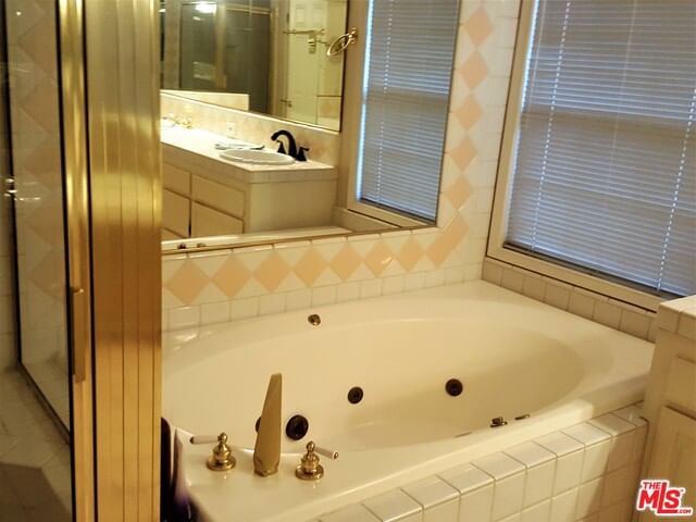 FULLBRIGHT photo 15