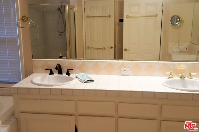 FULLBRIGHT photo 16