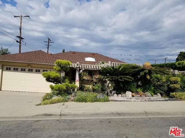 1561 DELL DR