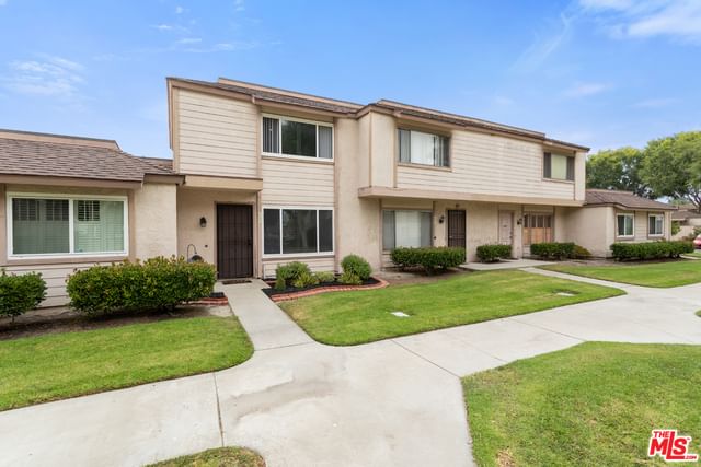 8595 Edgebrook Dr