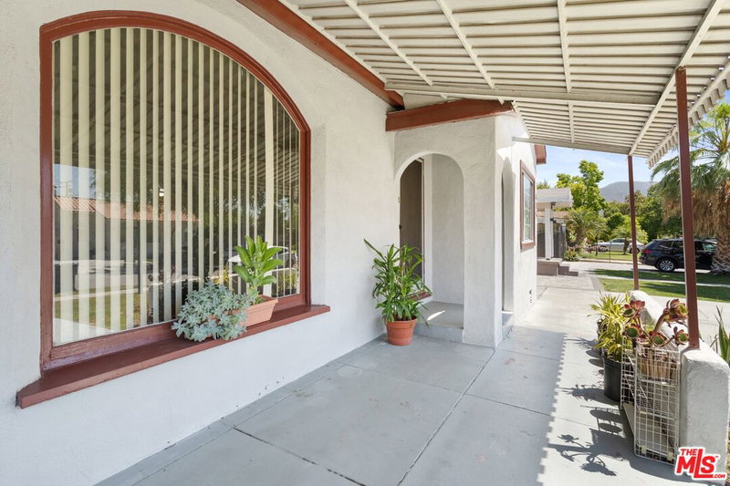 415 RAYMOND AVE