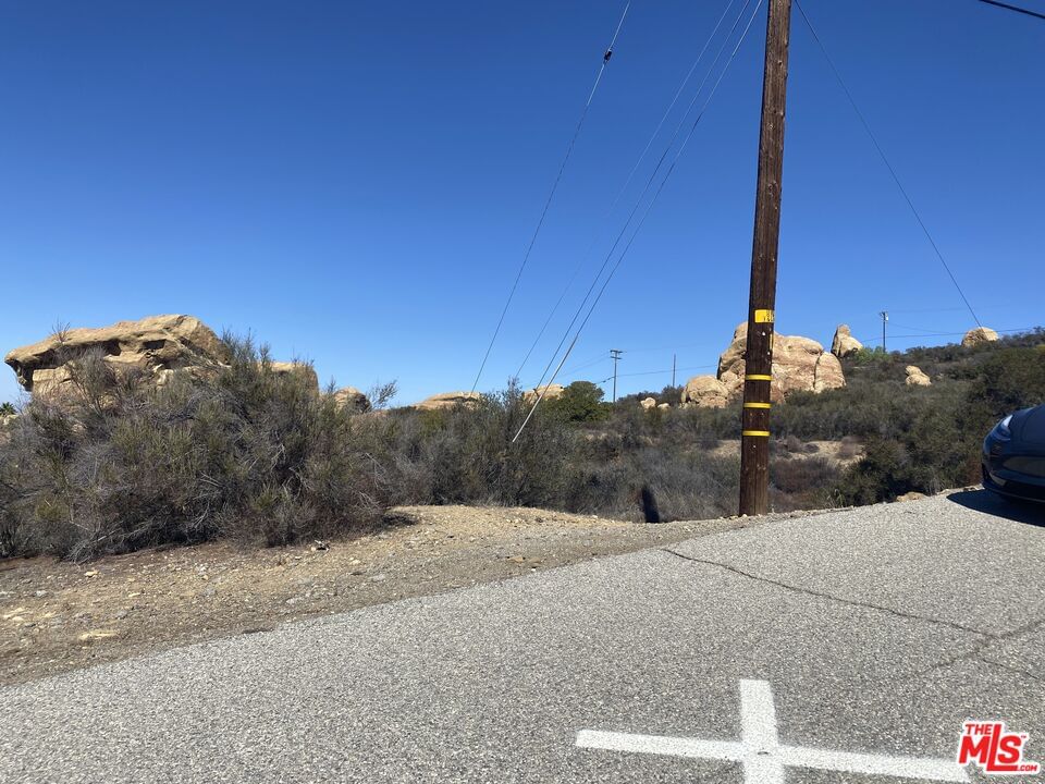 W Saddle Peak photo 5