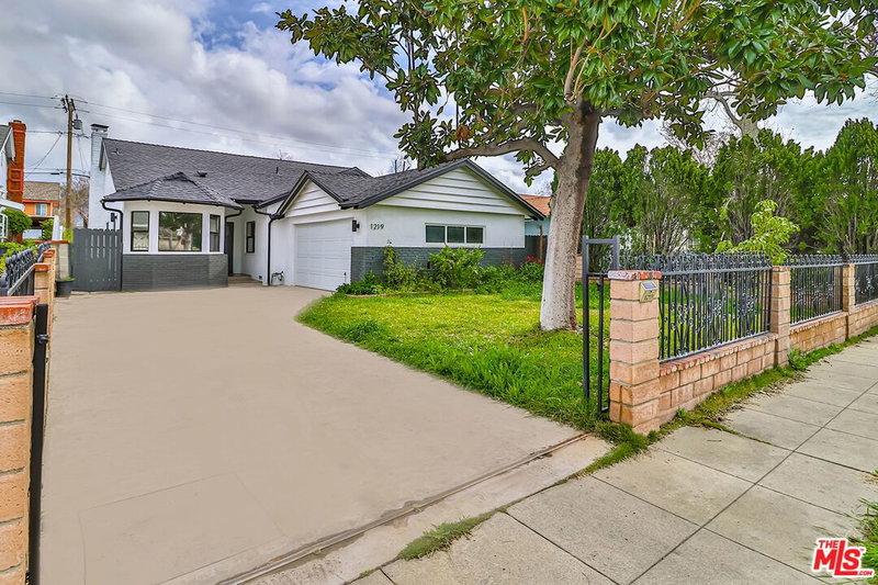 1219 Mountain View St