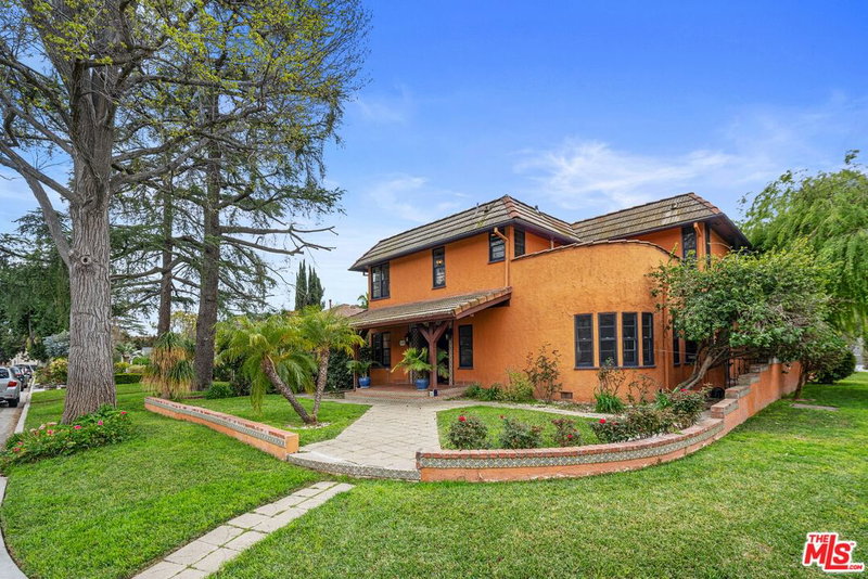 1328 Randall St