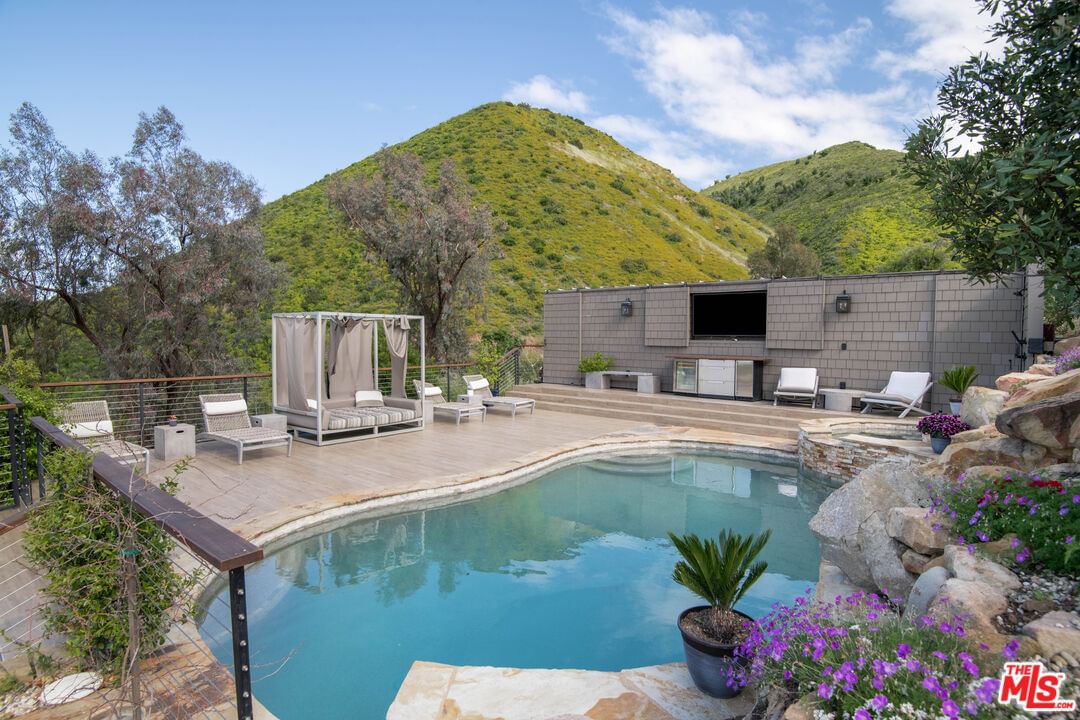 Mulholland photo 3
