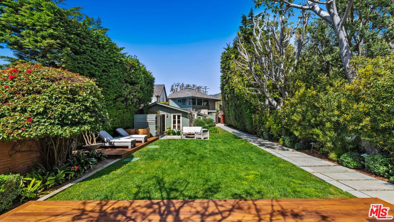 Malibu Colony photo 11