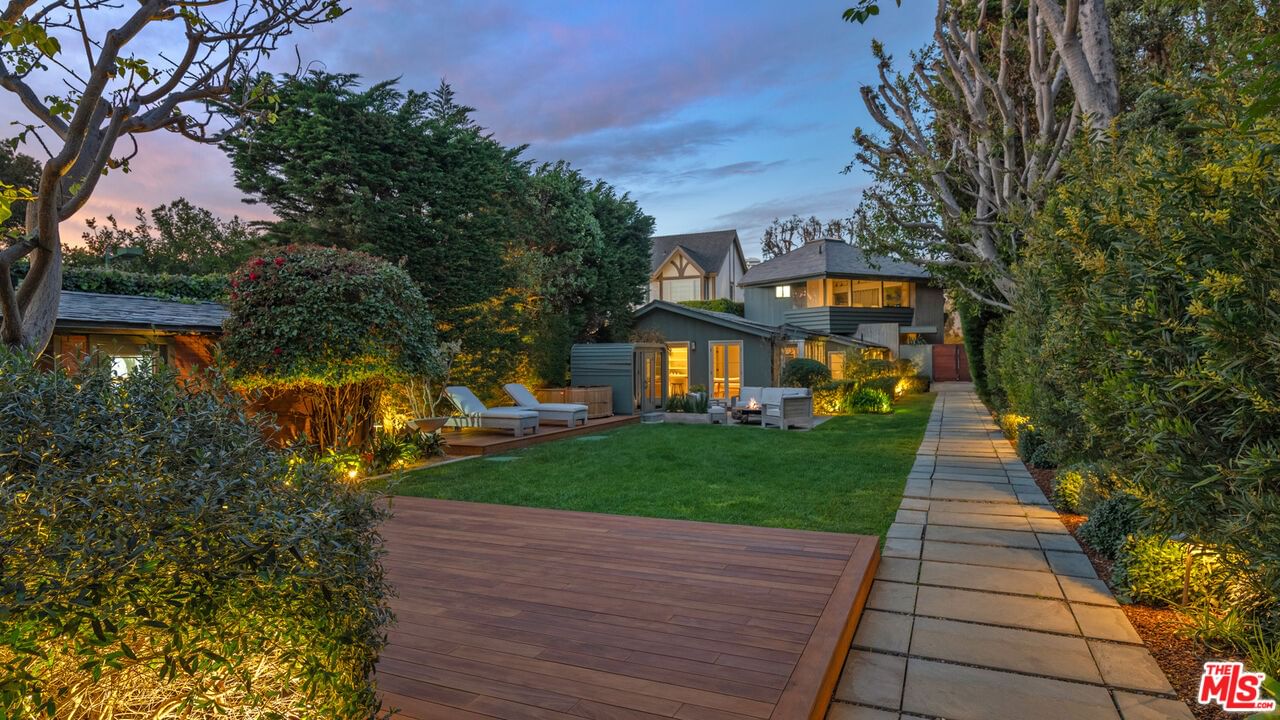 Malibu Colony photo 12