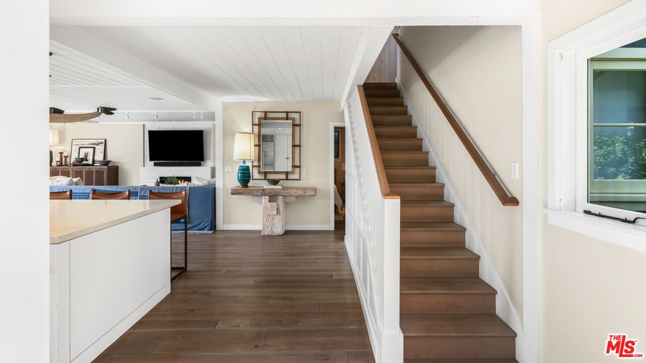 Malibu Colony photo 13