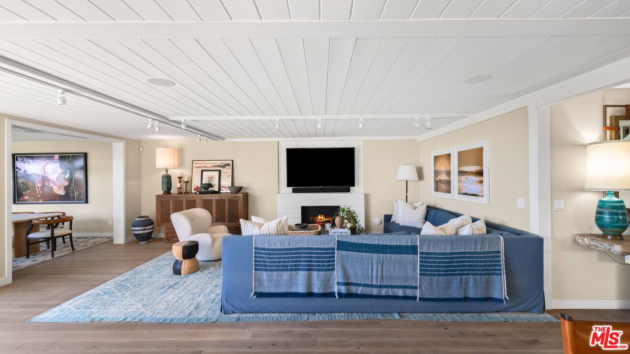 Malibu Colony photo 14