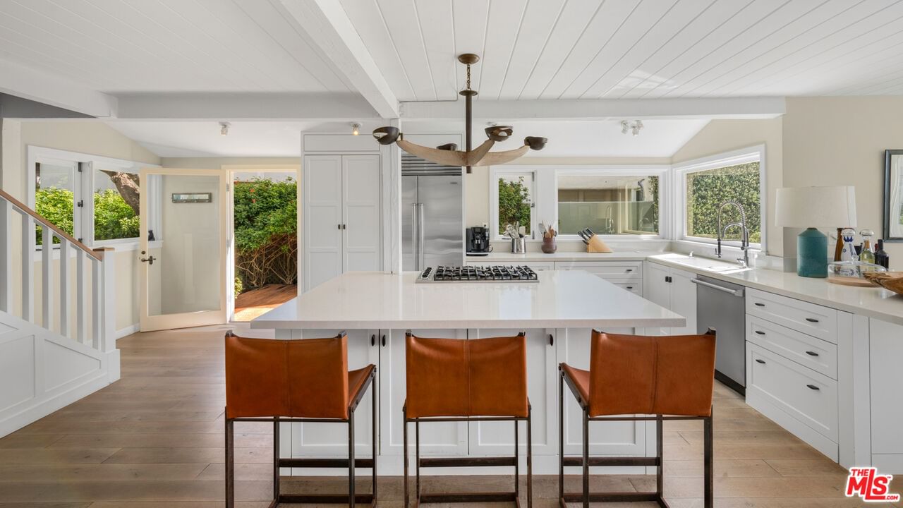Malibu Colony photo 17