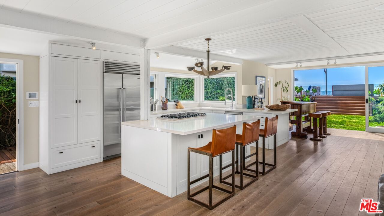 Malibu Colony photo 18
