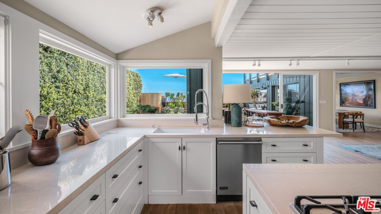 Malibu Colony photo 19