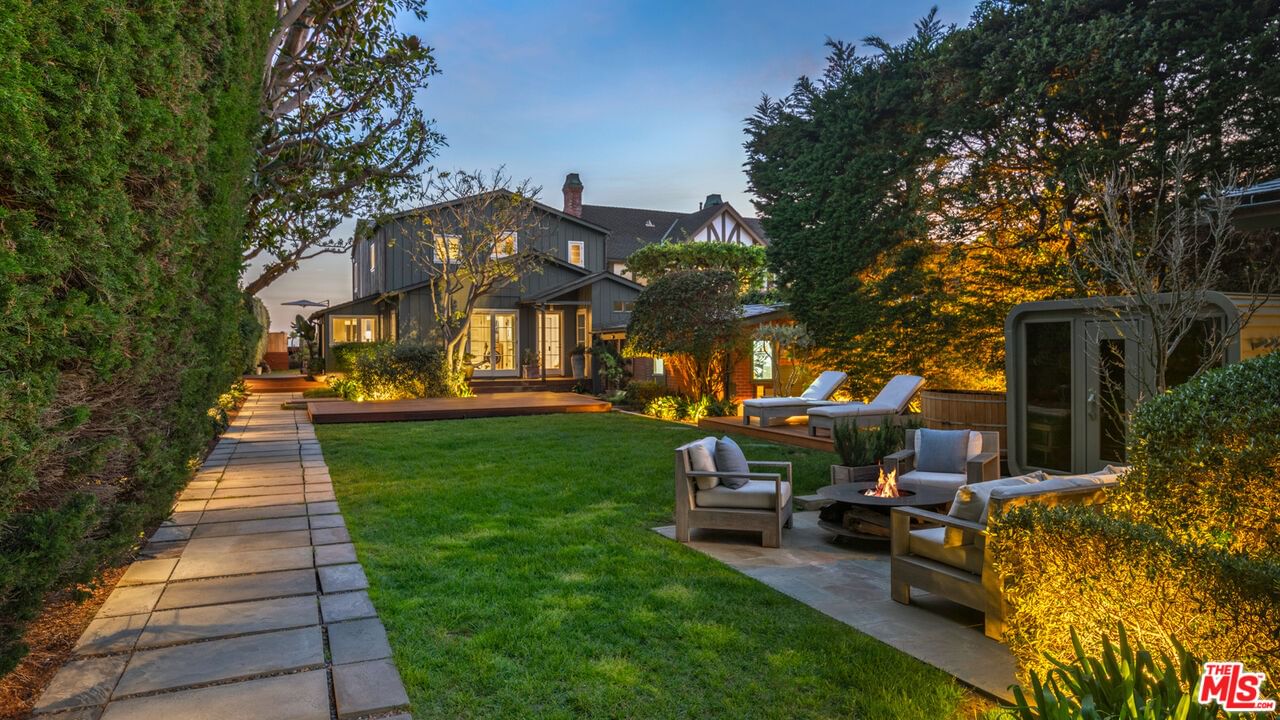 Malibu Colony photo 2