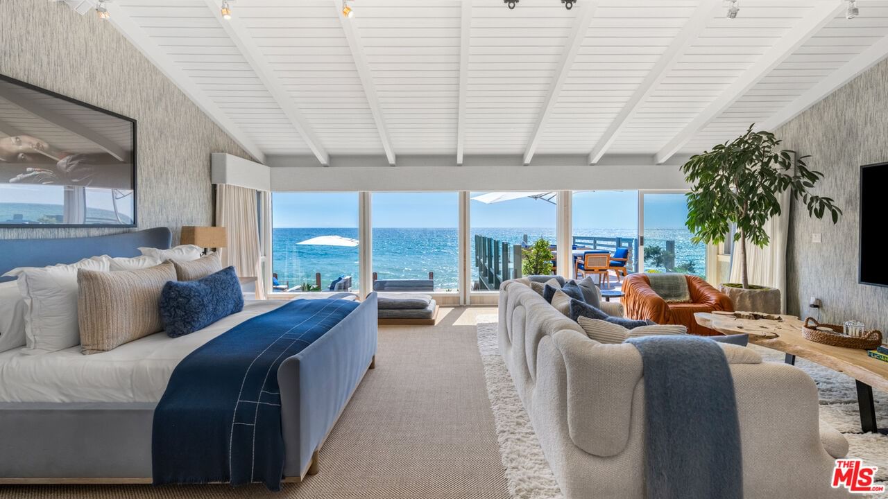 Malibu Colony photo 22