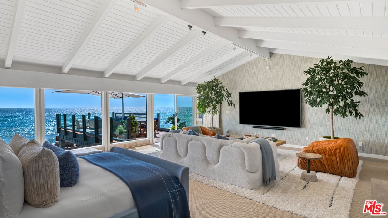Malibu Colony photo 23