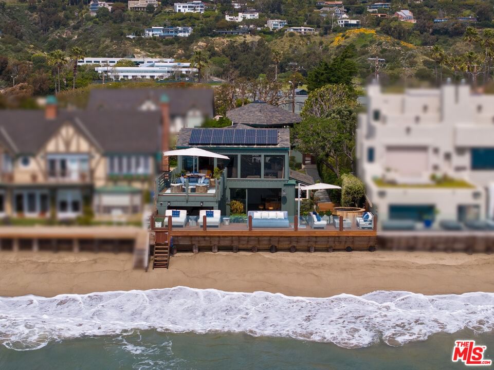 Malibu Colony photo 3