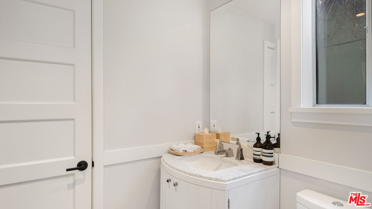 Malibu Colony photo 31