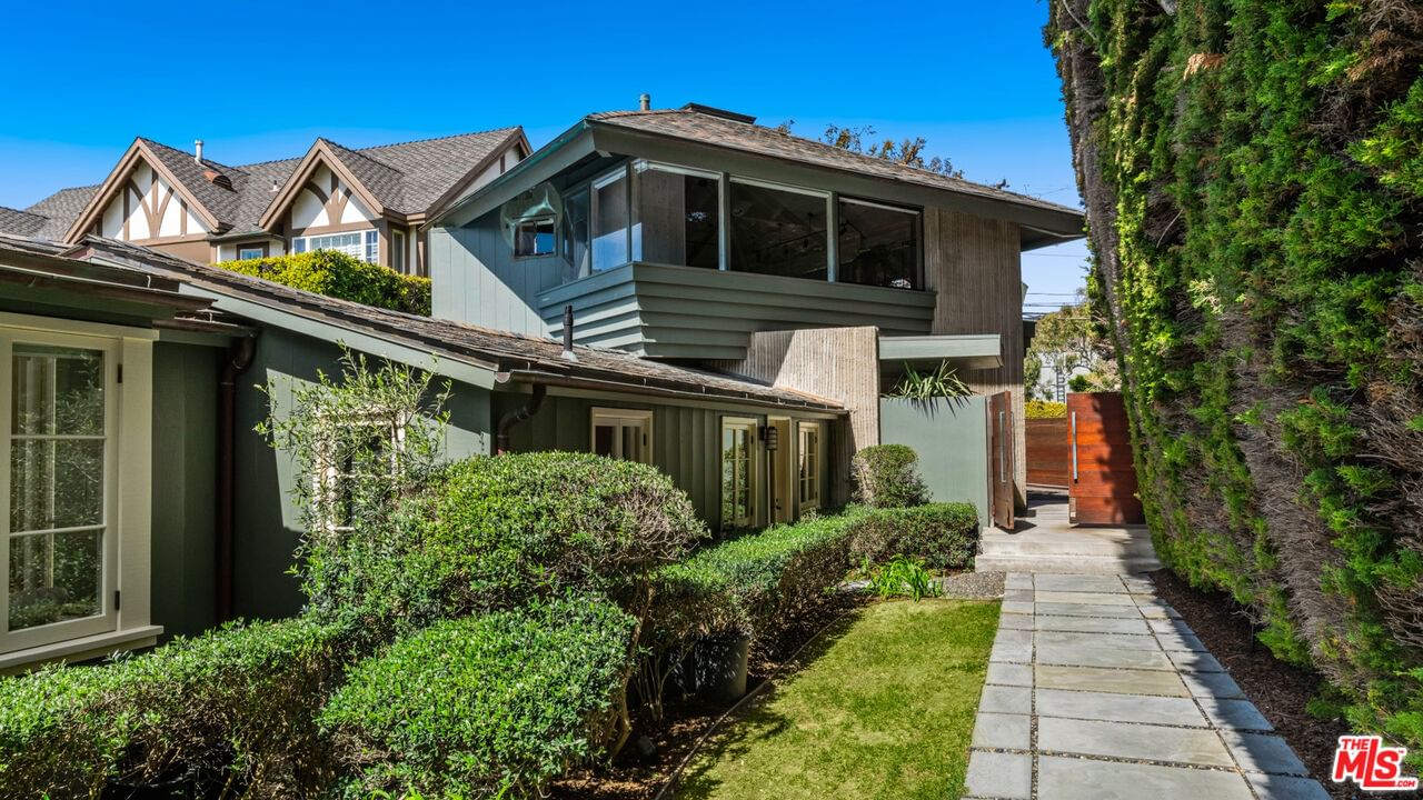 Malibu Colony photo 33