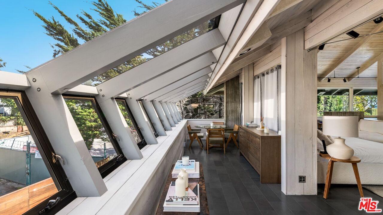 Malibu Colony photo 35