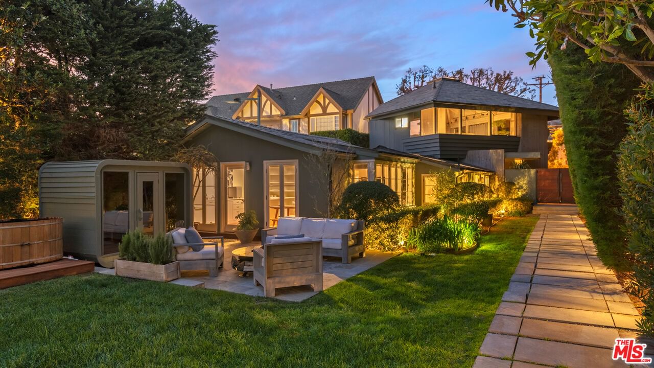 Malibu Colony photo 38